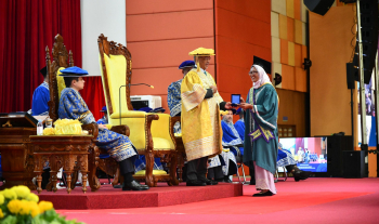 Penerima Anugerah Emas Universiti milik Nur Sofia Idayu 
